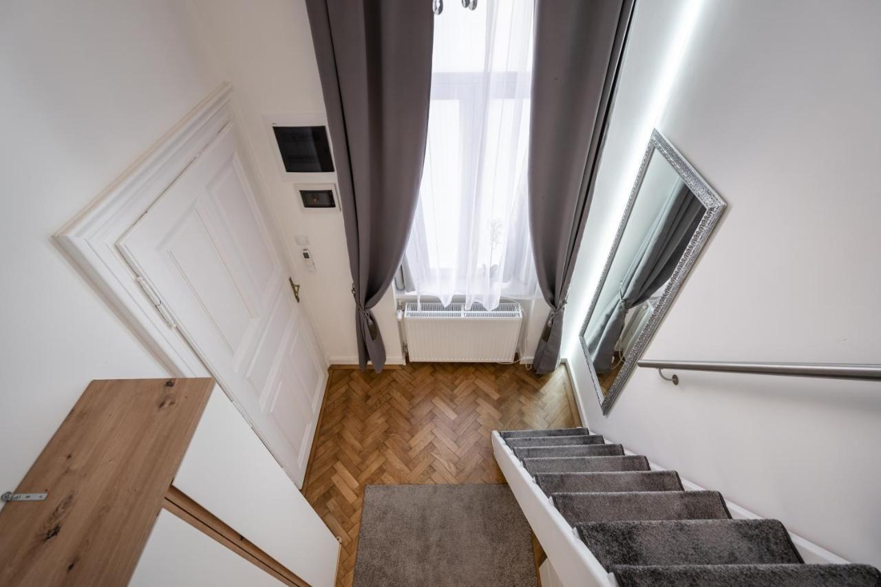 Galaxy Cube Apartment Budapest Esterno foto