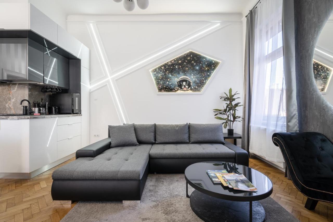 Galaxy Cube Apartment Budapest Esterno foto
