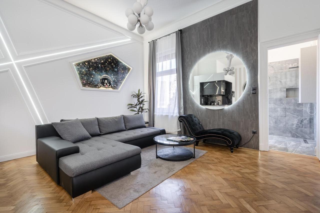 Galaxy Cube Apartment Budapest Esterno foto