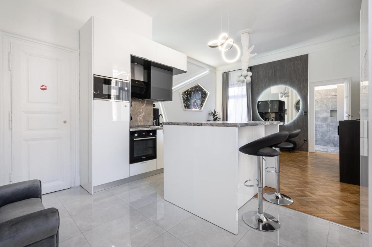 Galaxy Cube Apartment Budapest Esterno foto