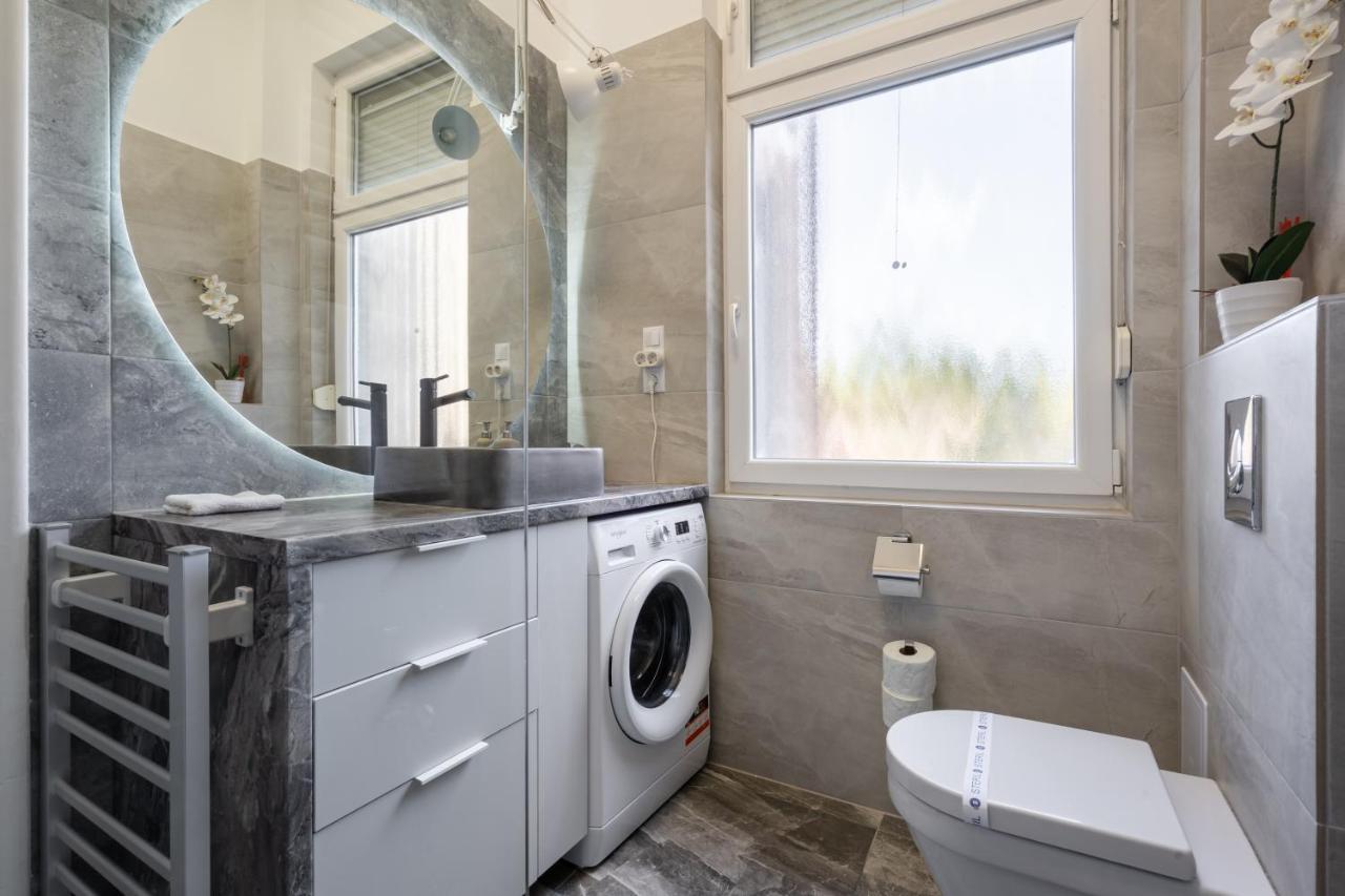 Galaxy Cube Apartment Budapest Esterno foto